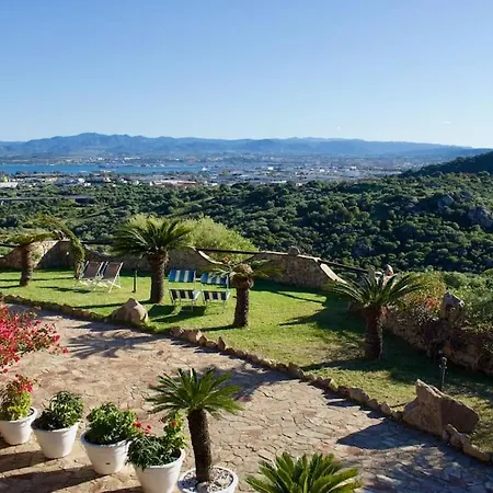 Con Splendido Giardino E Vista Mare A Osseddu - Olbia