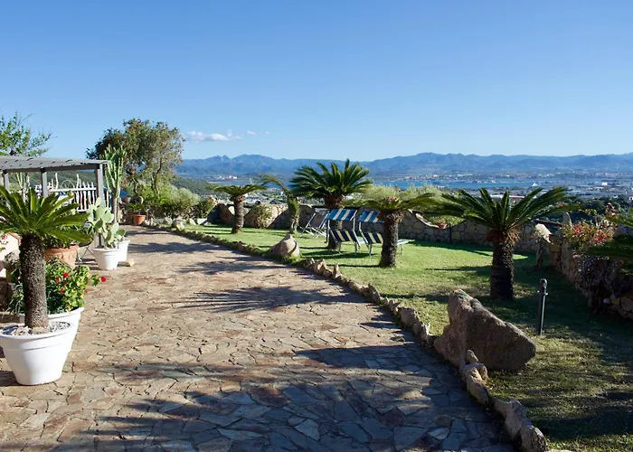 Con Splendido Giardino E Vista Mare A Osseddu - Olbia Ferienhaus Pittulongu
